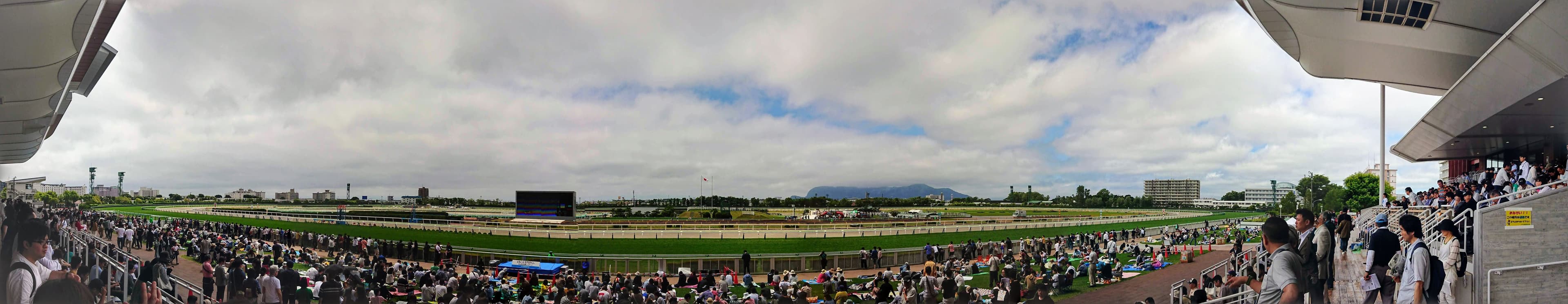 /contents/blog/2019-07-21-trip-hakodate/hakodate-race-course-pano.jpg