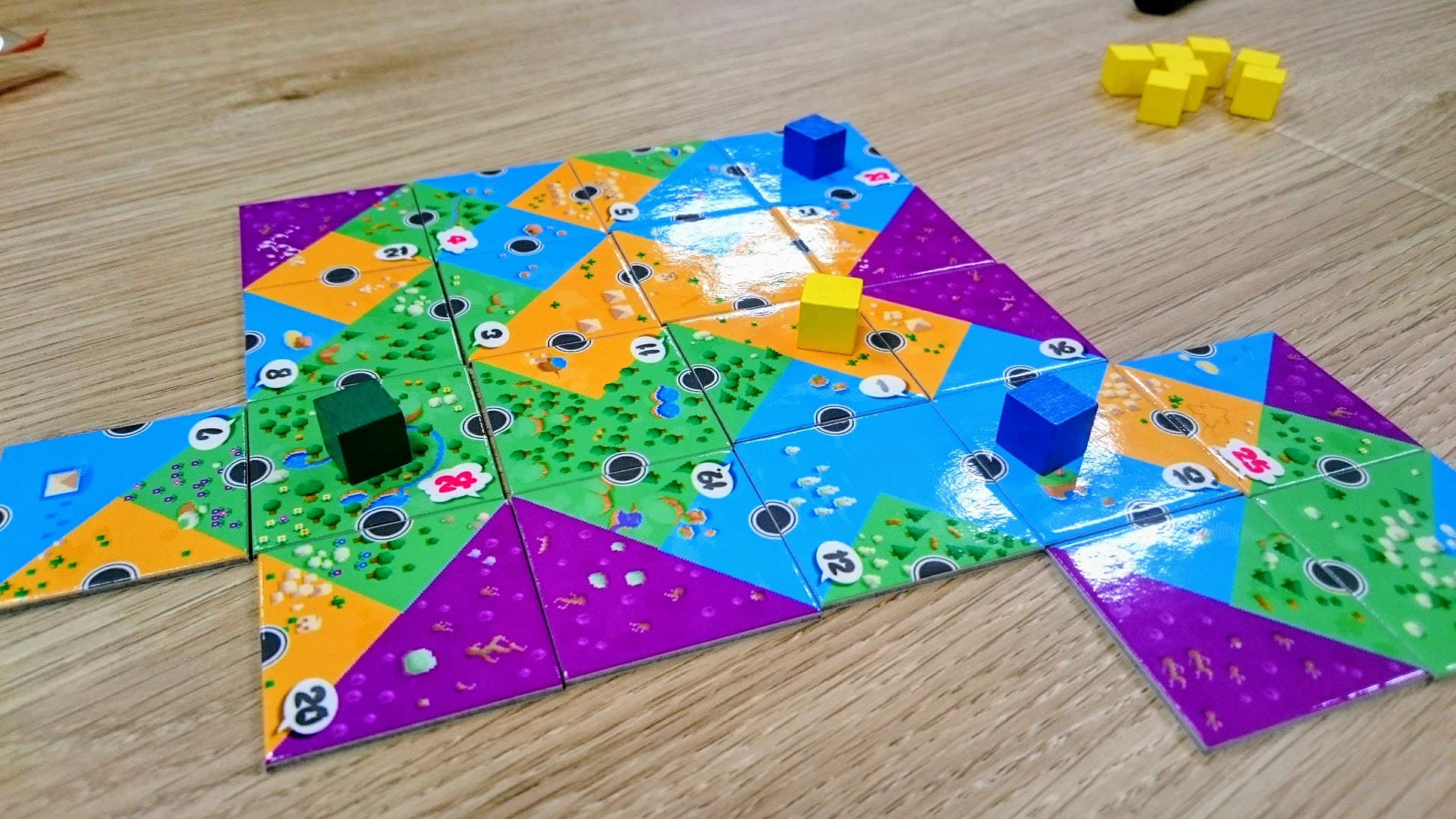 /contents/blog/2021-01-23-played-board-games/8bit-mockup.jpg